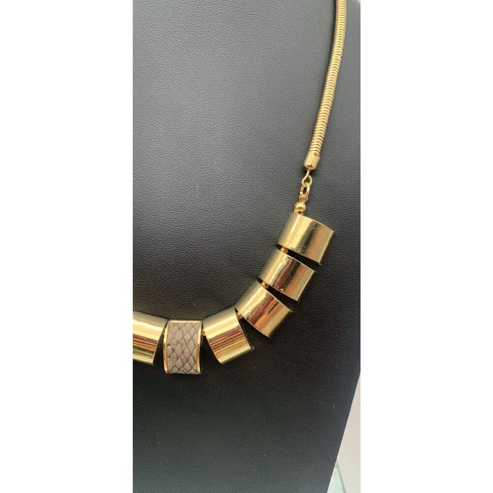 Chunky Gold Tone Necklace With Reptile Look Accent - Picture 3 of 5